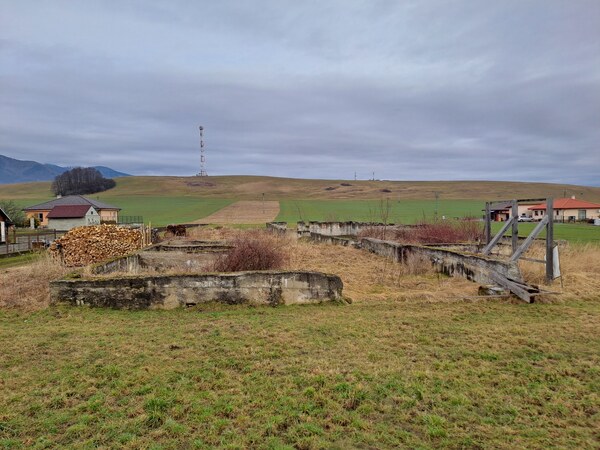 Stavebný pozemok 2 335 m² v obci Valča