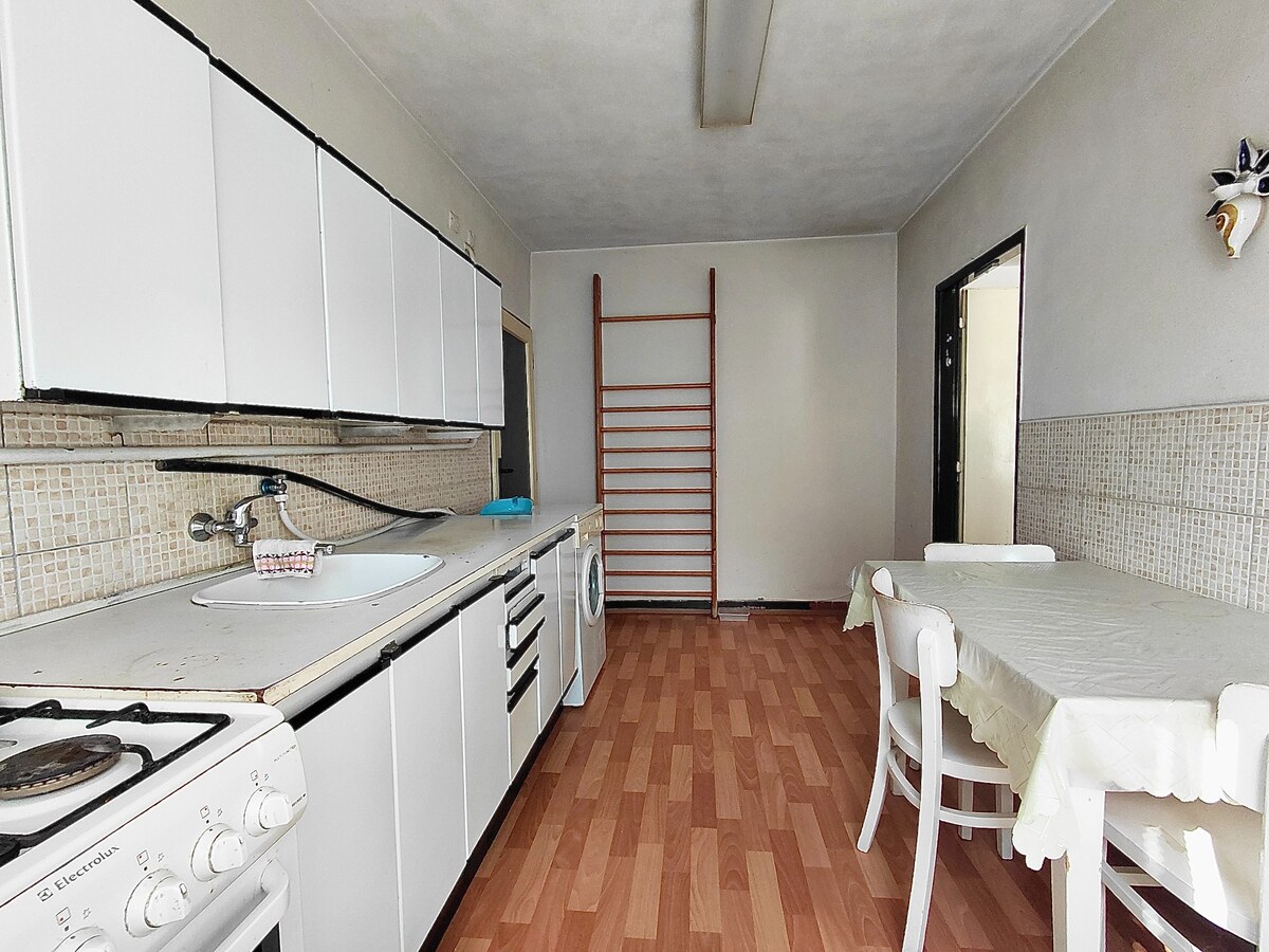 REZERVOVANÉ Veľkometrážny 3 izbový byt v pôvodnom stave REZERVOVANÉ — foto 2