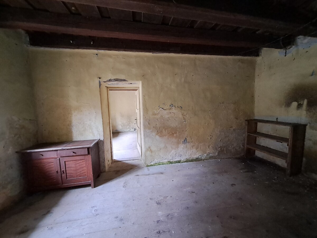 Rodinný dom v obci Háj v pôvodnom stave s veľkým potenciálom — foto 10