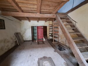 Rodinný dom v obci Háj v pôvodnom stave s veľkým potenciálom — foto 12