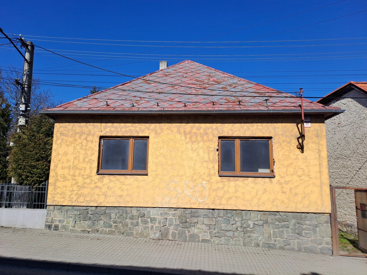 REZERVOVANÉ 3 izbový Rodinný dom vo Vrútkach v pôvodnom stave — foto 2