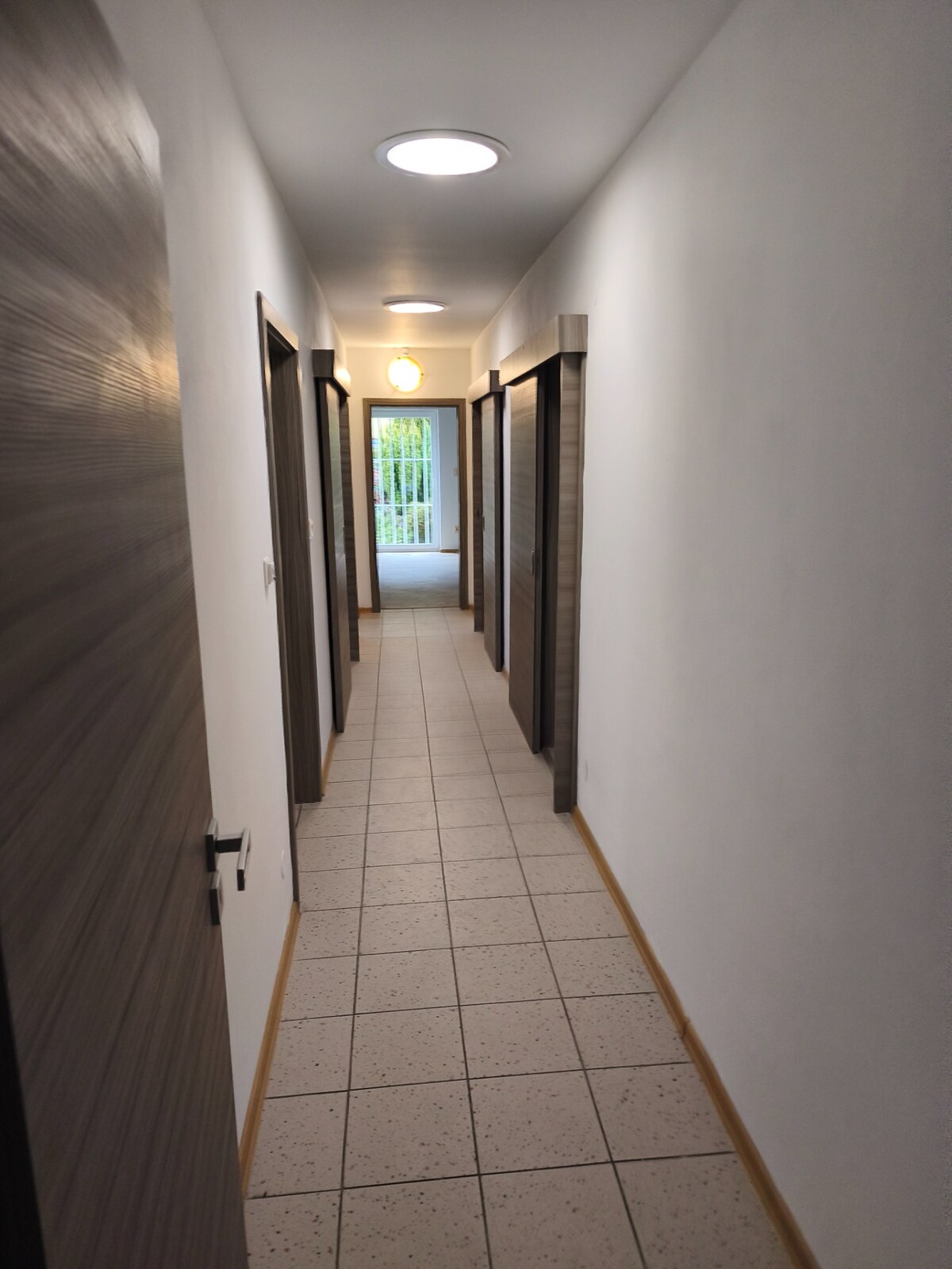 rozľahlý rodinný dom v lokalite Stráne — foto 15
