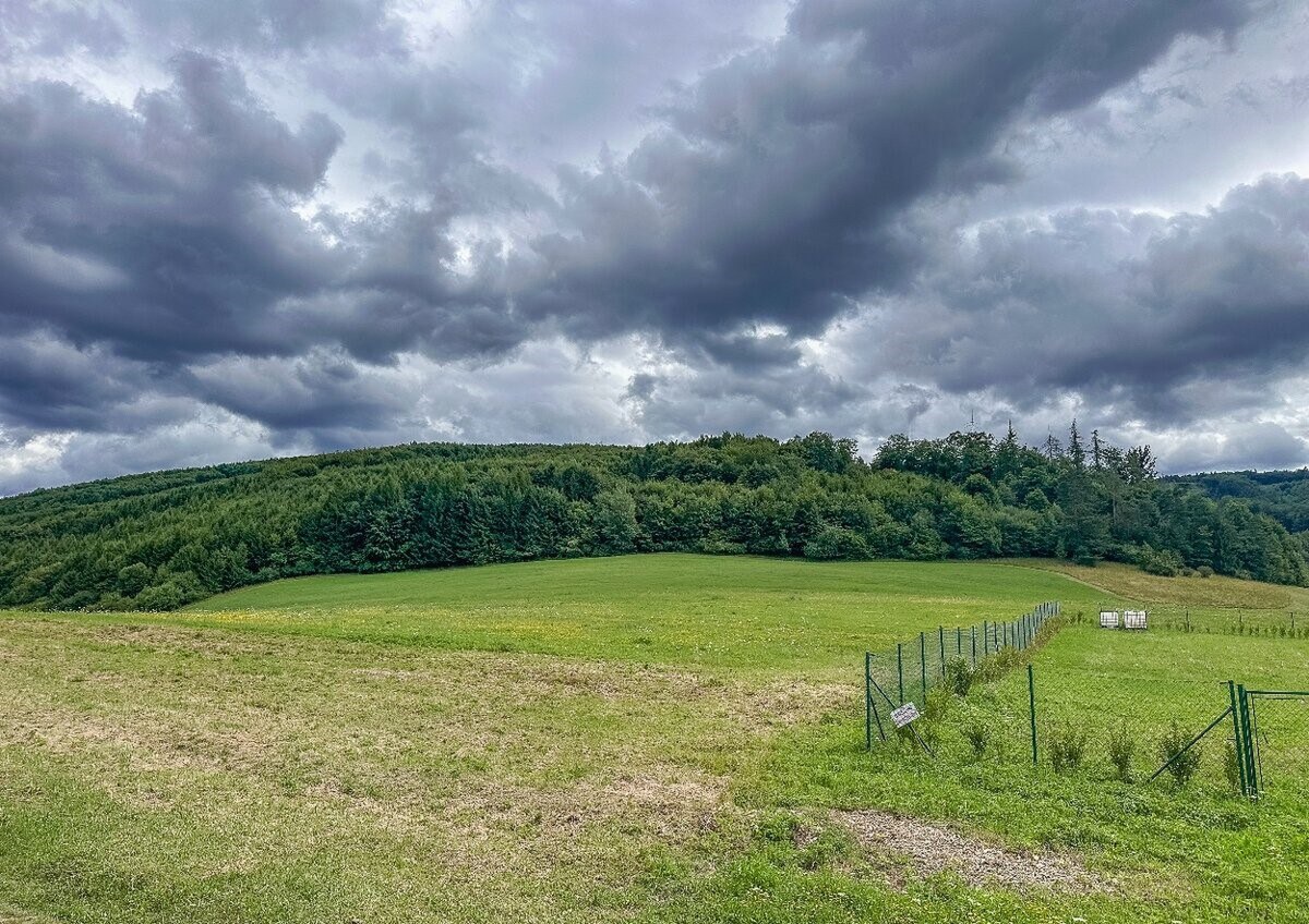 Investičný pozemok v tichej lokalite s výhľadmi 2285 m², T. Štiavnička — foto 3