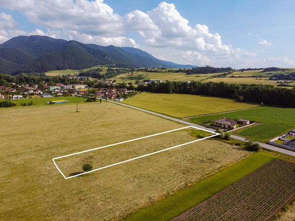 Rovinatý stavebný pozemok, Necpaly