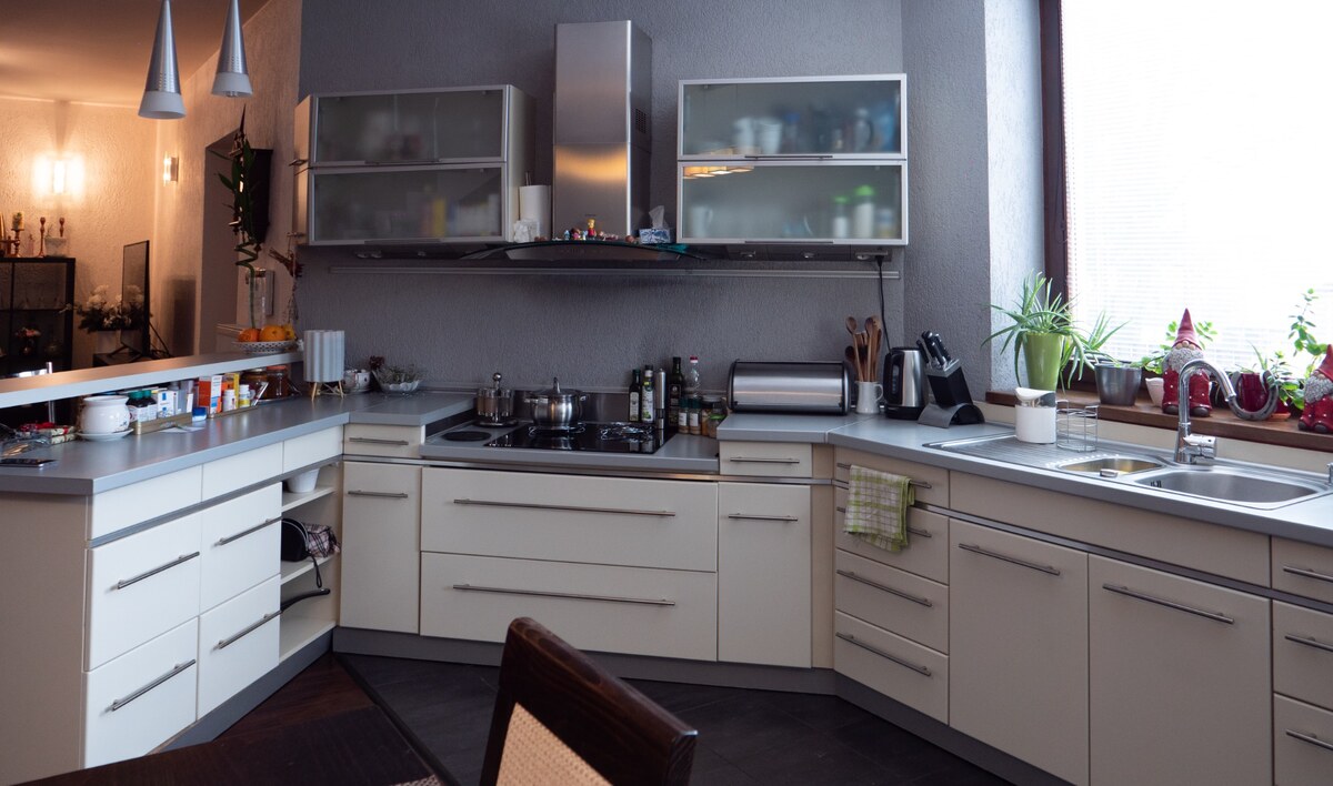 Dvojbytový rodinný dom s wellness, fitness a štyrmi garážami v centre — foto 4