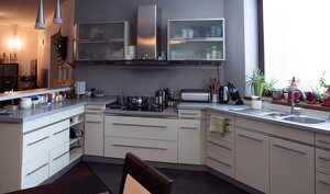 Dvojbytový rodinný dom s wellness, fitness a štyrmi garážami v centre — foto 4