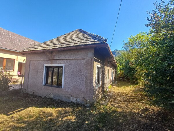Rodinný dom s rozľahlým pozemkom-Brzotín.