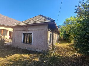 Rodinný dom s rozľahlým pozemkom-Brzotín. — foto 1