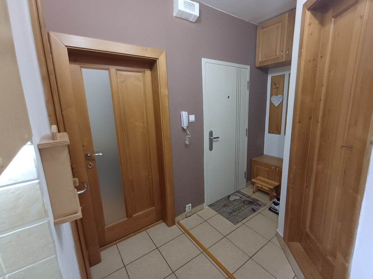 Pekný 4 izbový byt s balkónom 1 poschodie. — foto 3
