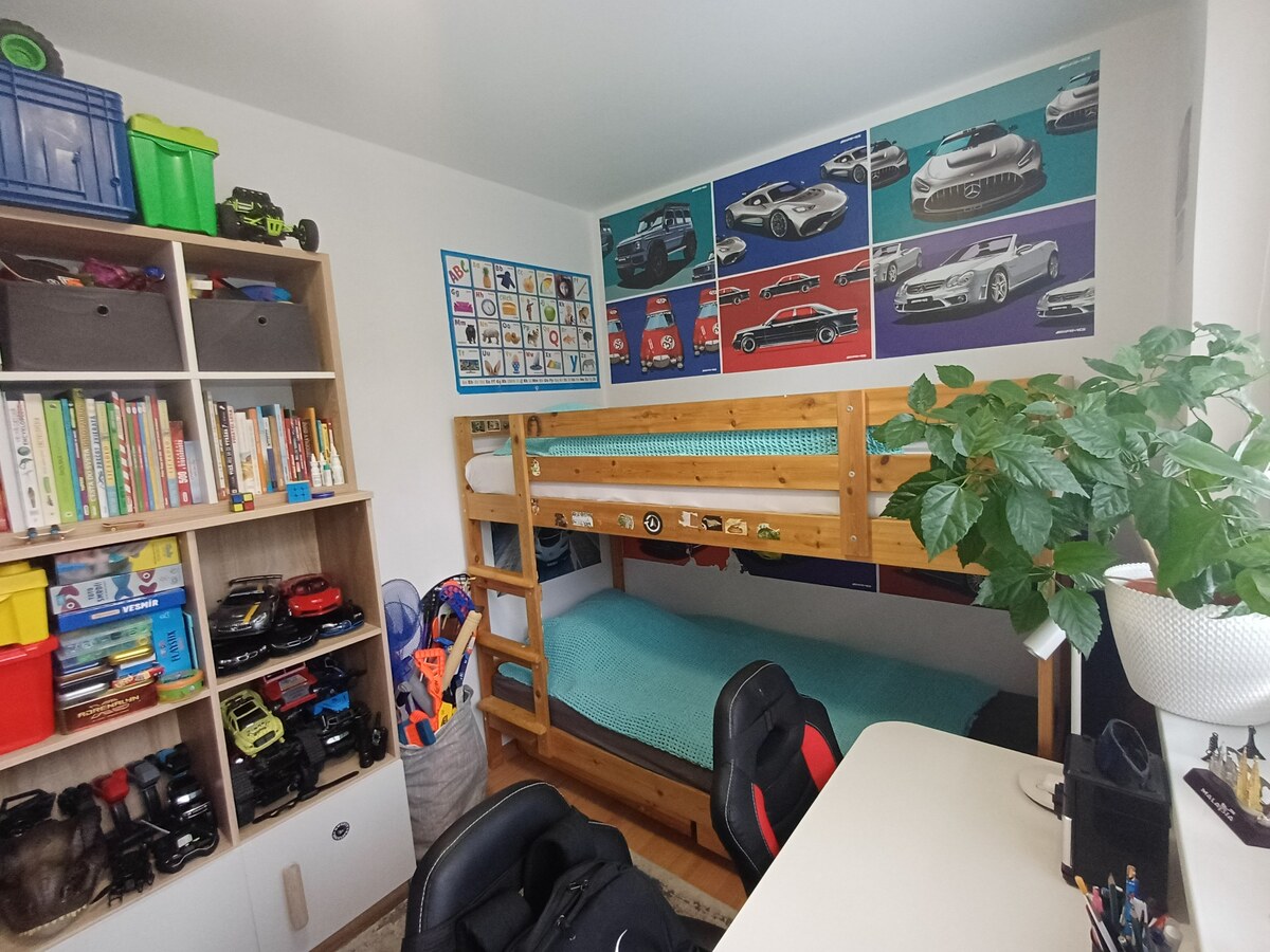 Pekný 4 izbový byt s balkónom 1 poschodie. — foto 8