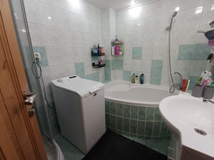 Pekný 4 izbový byt s balkónom 1 poschodie. — foto 11