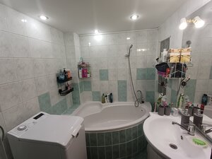 Pekný 4 izbový byt s balkónom 1 poschodie. — foto 9
