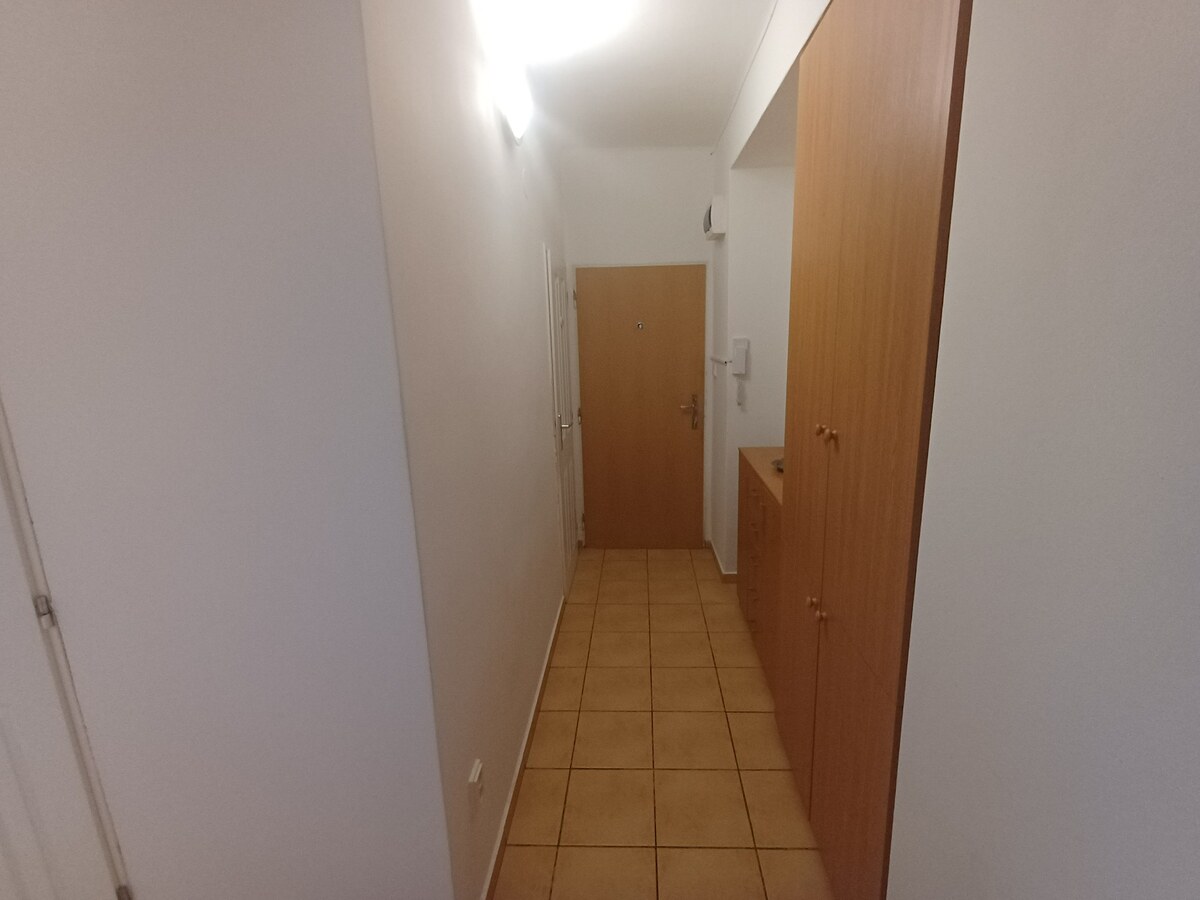 Znížená cena – Pekný a svetlý 2-izbový byt s balkónom (Vargo — foto 4