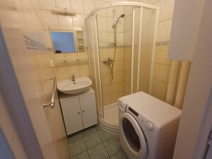 Znížená cena – Pekný a svetlý 2-izbový byt s balkónom (Vargo — foto 3