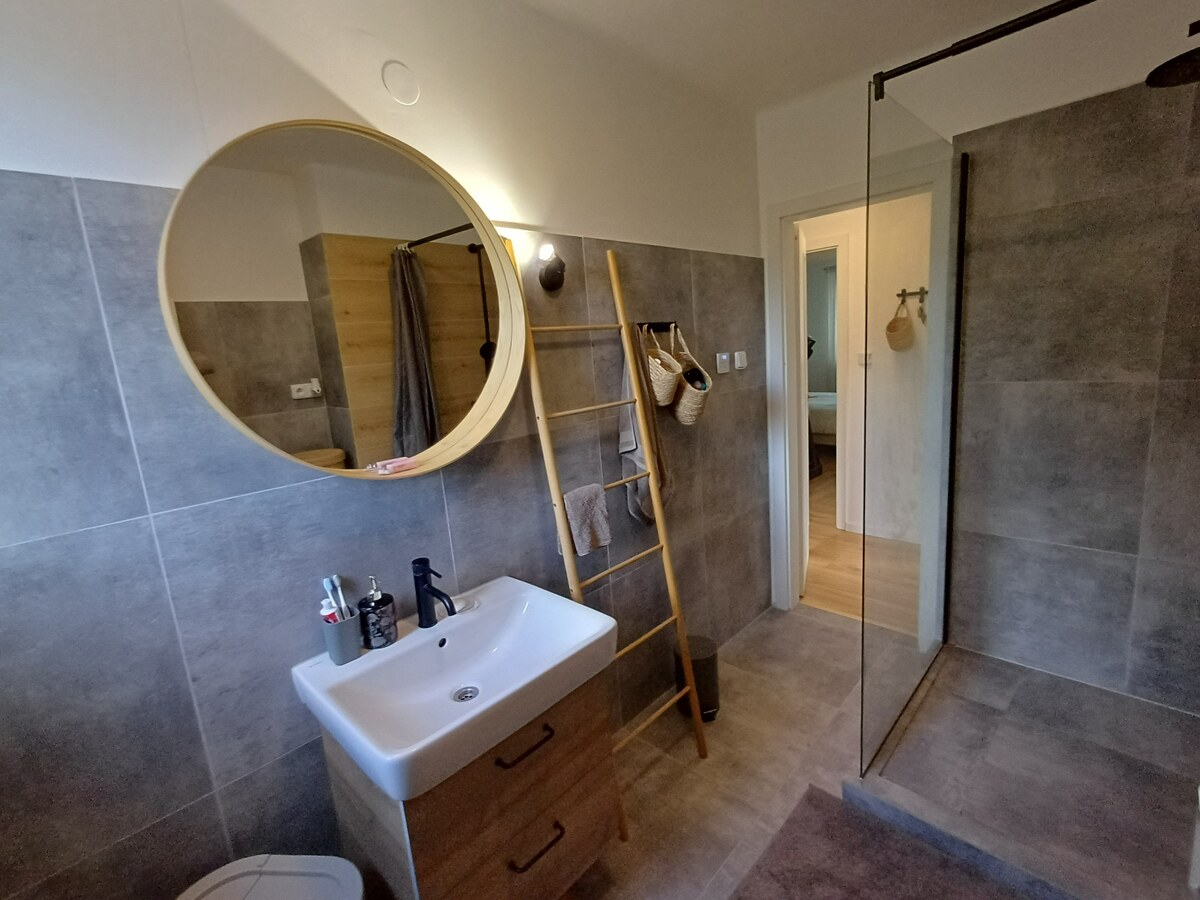 Krásny 2 izbový byt s balkónom- Vargové pole. — foto 8