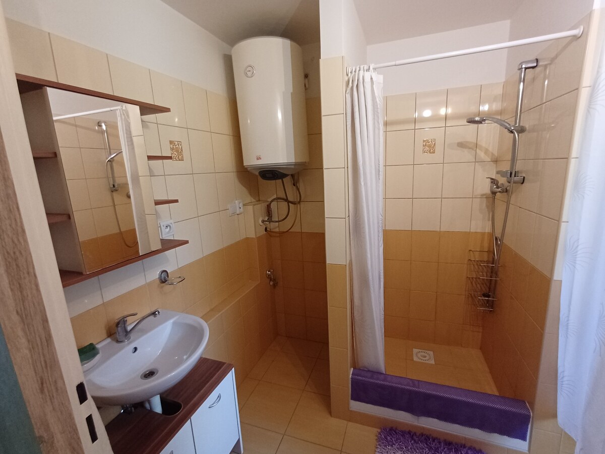 Znížená cena....2 izbový tehlový byt na sídlisku Vargove pole. — foto 4