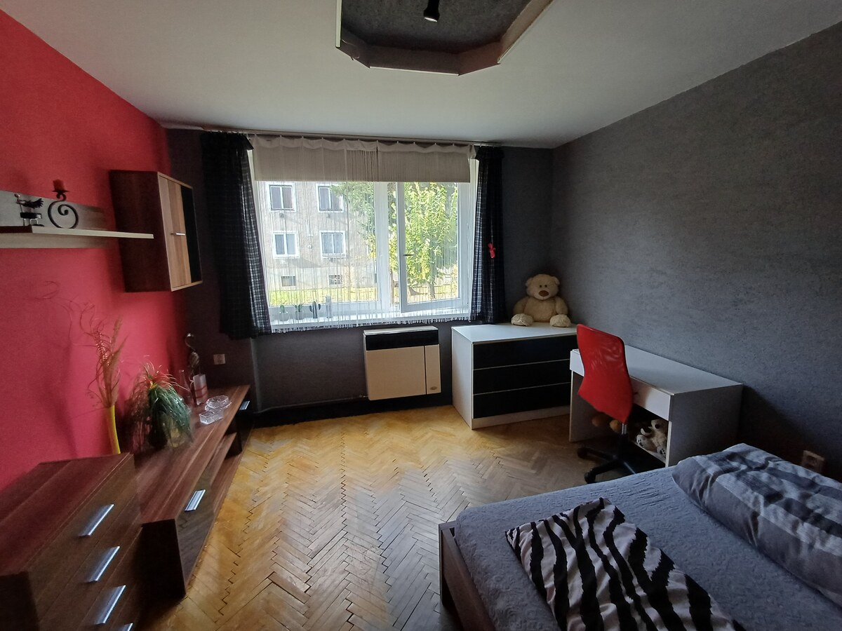 Znížená cena....2 izbový tehlový byt na sídlisku Vargove pole. — foto 7