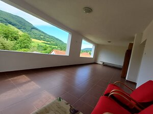 Pekný rodinný s nádherným výhladom. — foto 8