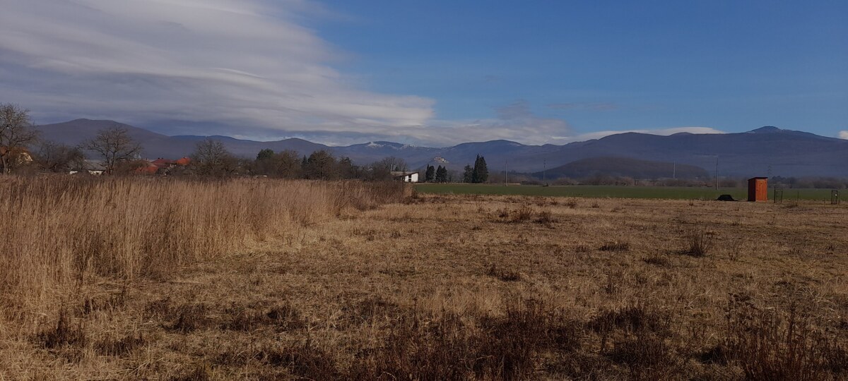 Stavebný pozemok v obci Krásnohorská Dlhá Lúka. — foto 3