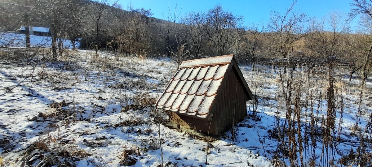 Záhradná chatka pri obci Krásnohorská Dlhá Lúka. — foto 9