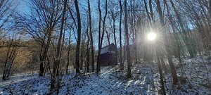 Záhradná chatka pri obci Krásnohorská Dlhá Lúka. — foto 1