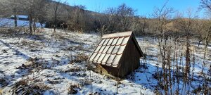Záhradná chatka pri obci Krásnohorská Dlhá Lúka. — foto 9