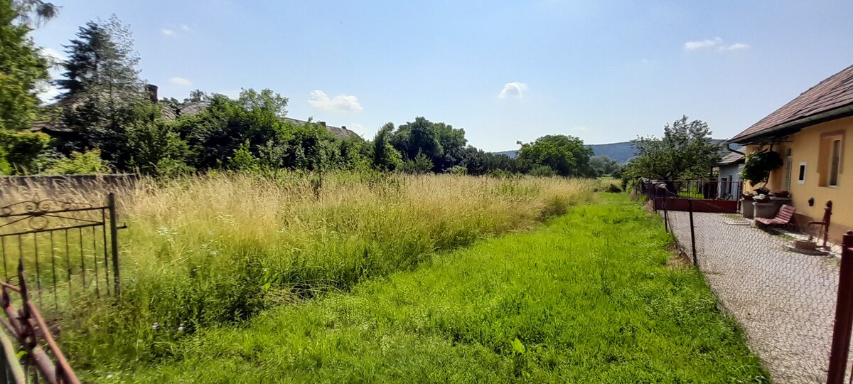 Rozľahlý pozemok v malebnej obci Gemerská Panica.