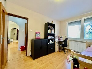 Prerobený klimatizovaný 3-izbový byt s loggiou a komorou, Komárno — foto 15