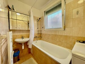 Prerobený klimatizovaný 3-izbový byt s loggiou a komorou, Komárno — foto 20