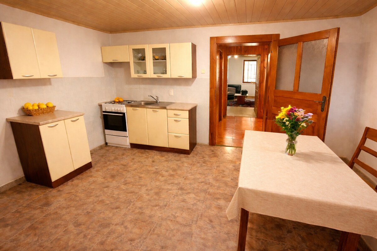 Rodinný dom s penziónom v  Podhájskej- bývanie a investícia v jednom. — foto 5
