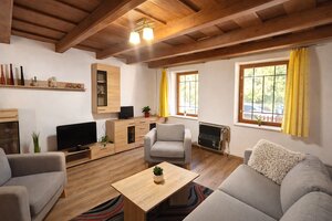 Rodinný dom s penziónom v  Podhájskej- bývanie a investícia v jednom. — foto 3