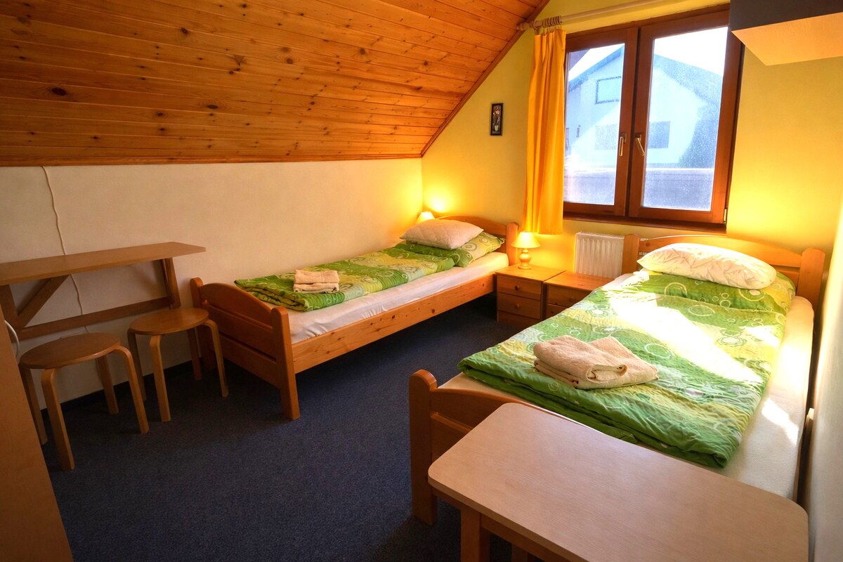 Na predaj zabehnutý penzión  s rodinným bývaním, Podhájska — foto 16