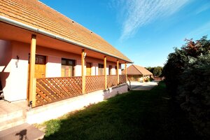 Na predaj zabehnutý penzión  s rodinným bývaním, Podhájska — foto 12