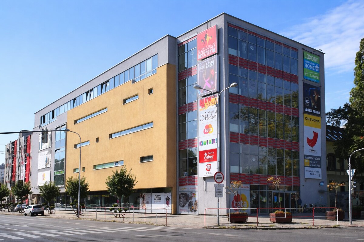 Na prenájom obchodné priestory v nákupnom stredisku Shop.Centre.