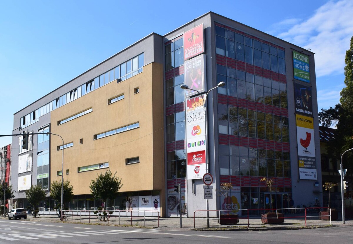 Na prenájom obchodný priestor v  centre mesta Komárno, 31,31 m2. — foto 2