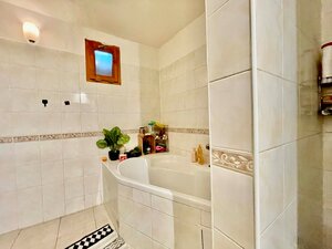 Meštiansky rodinný dom s garážou a pivnicou- v centre, Komárno — foto 15