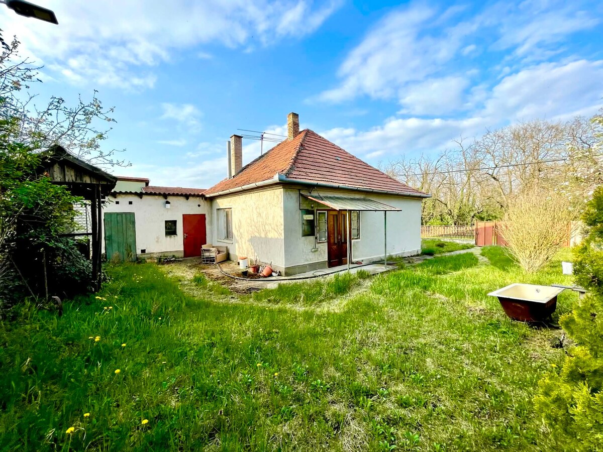 Rodinný dom s veľkým pozemkom /3094m2/, Dulovce — foto 2
