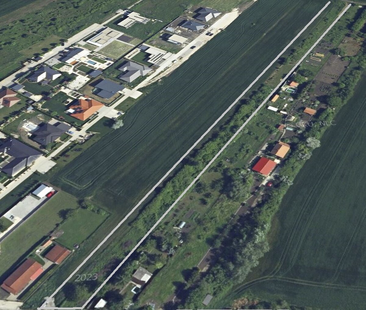 Na predaj pozemok v Komárne, časť Malá Iža-5599 m2
