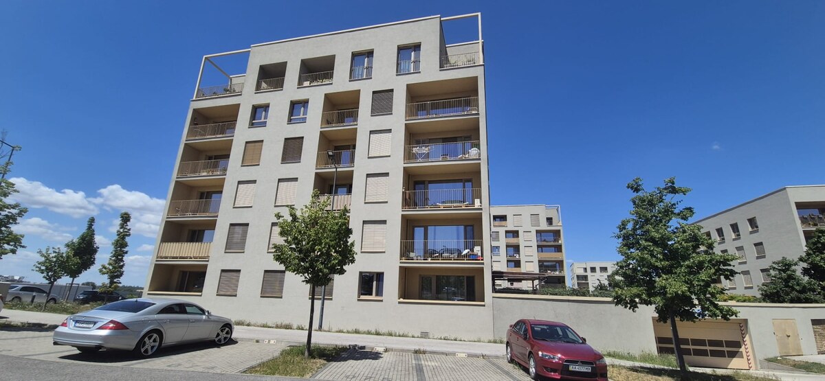 Predaj, 3 i byt s balkónom a garážovým státím, ul. Z. Shelingovej, DNV