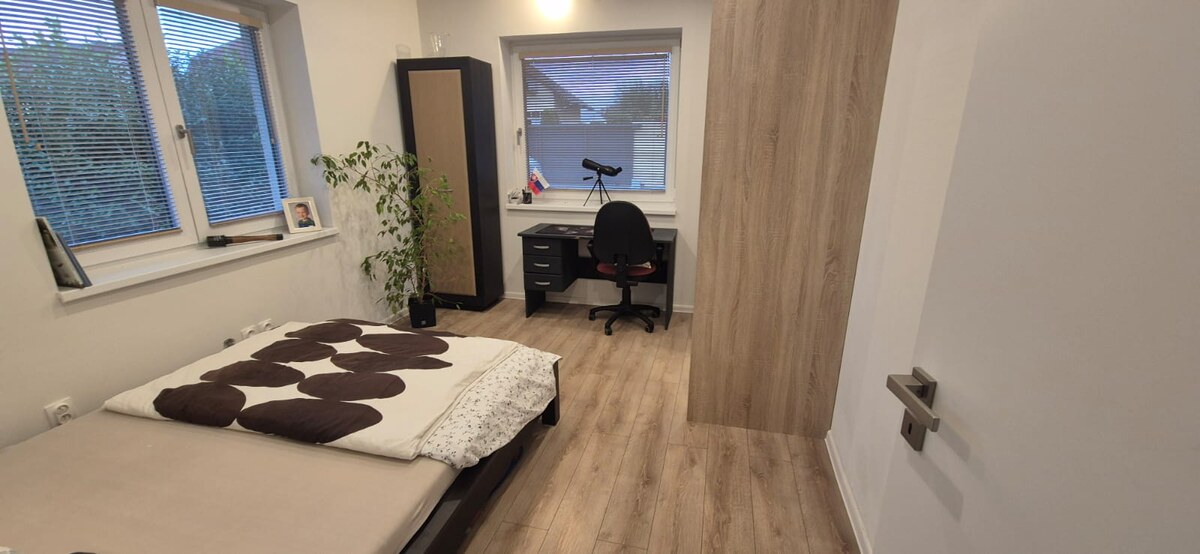 Samostatný 4-i RD Studienka – dvojgaráž, sauna, pozemok, ZNÍŽENÁ CENA — foto 18