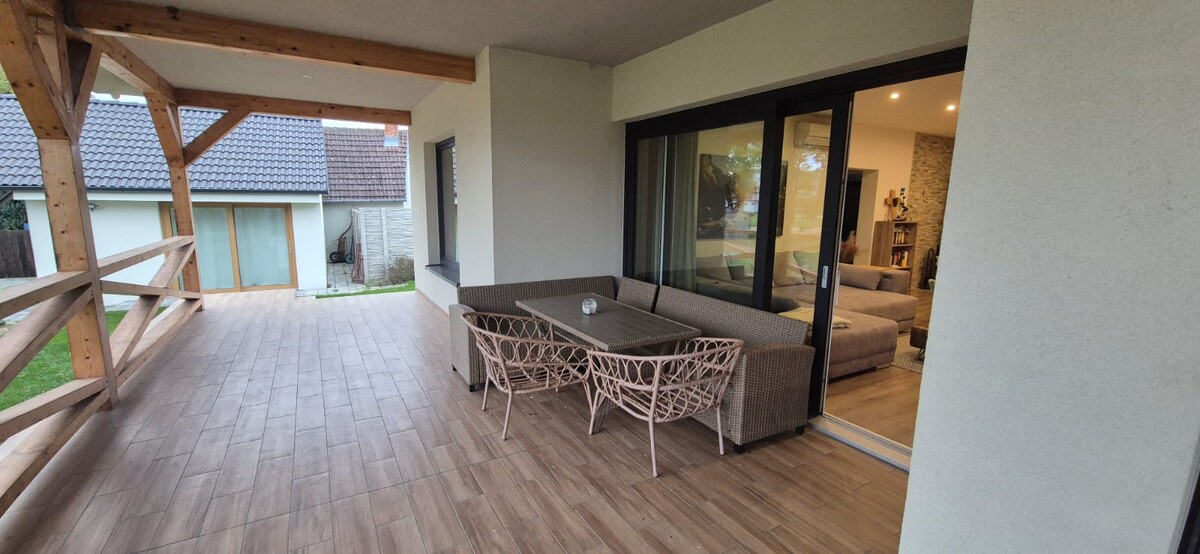 Samostatný 4-i RD Studienka – dvojgaráž, sauna, pozemok, ZNÍŽENÁ CENA — foto 3