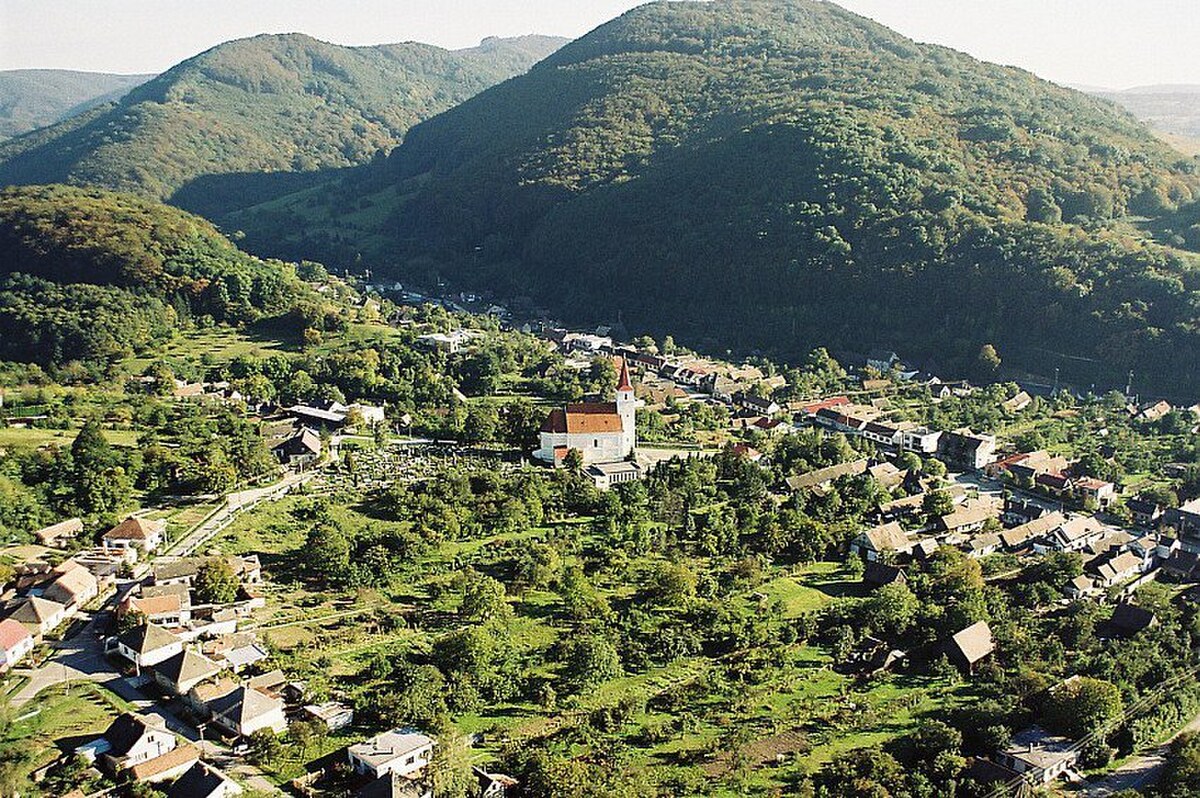 NA PREDAJ, pozemok vo výmere 1787 m2, IS pri pozemku k.ú. Pernek — foto 5