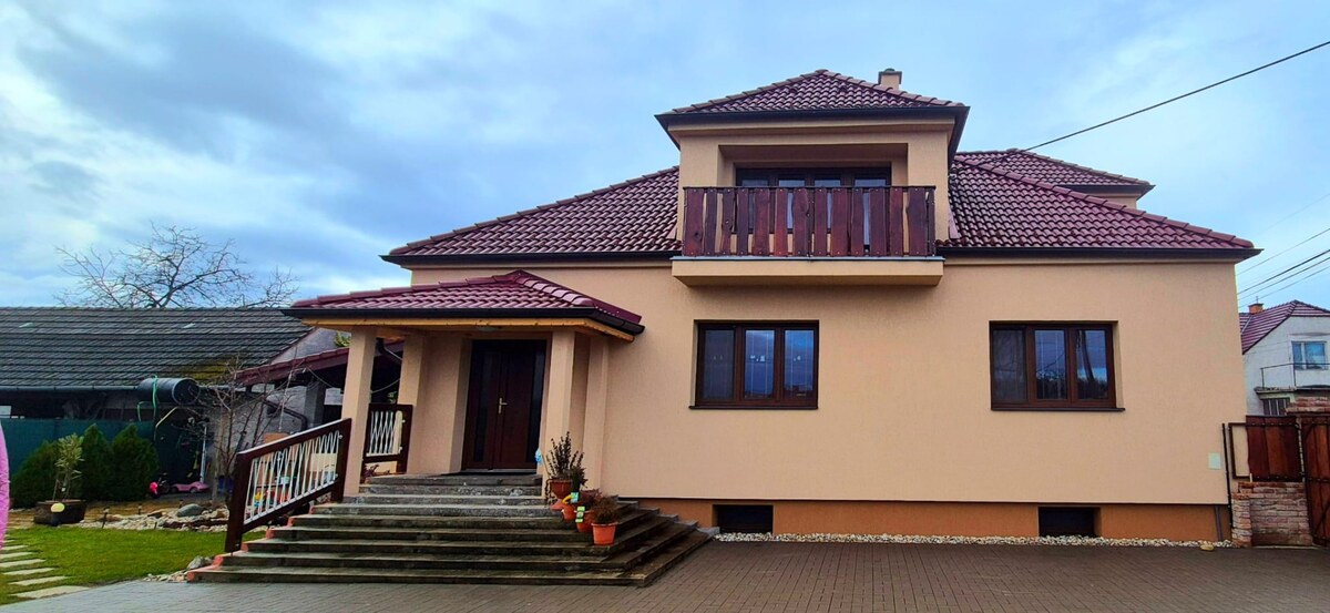 Priestranný  6i rodinný dom, pozemok 936 m2, Sekule, okres Senica