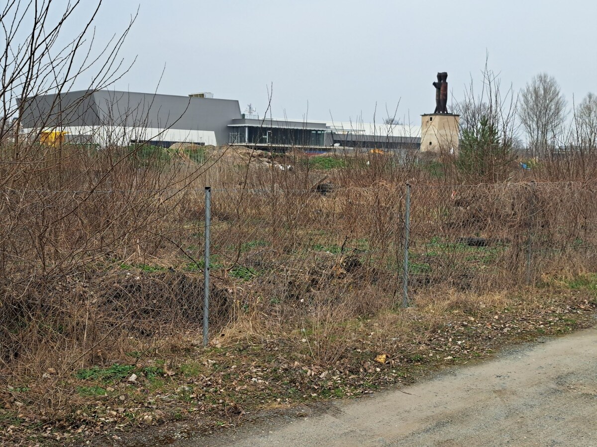 PRENÁJOM, pozemok 25 000 m2 na komerčné účely, blízko centra Malaciek — foto 2