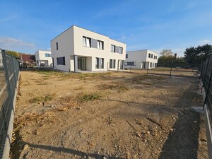 SKOLAUDOVANÝ 4 izbový RD, ÚP 128 m2 S TEP. ČERPADLOM, POZEMOK 405 m2 — foto 2