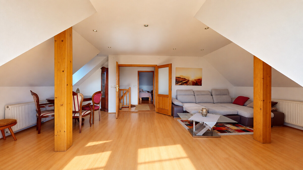 BERNOLÁKOVO - Hlavná ulica - UP cca 210 m² a pozemkom 957 m², garáž — foto 11