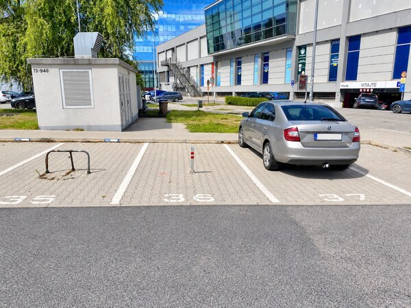 BA/NOVÉ MESTO-Prenájom vonjkašieho parkovacieho státia za rampou-POLUS