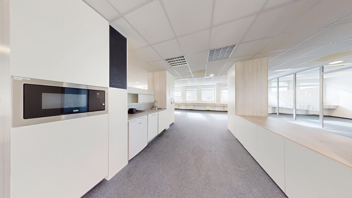 Samostatné kancelárske priestory 228,38 m2 -  BA II. Miletičova — foto 11