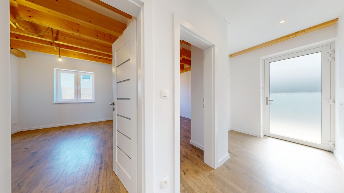 NOVOSTAVBA RODINNÉHO DOMU + OBYTNÉ PODKROVIE- úžitková plocha 136 m2 — foto 14