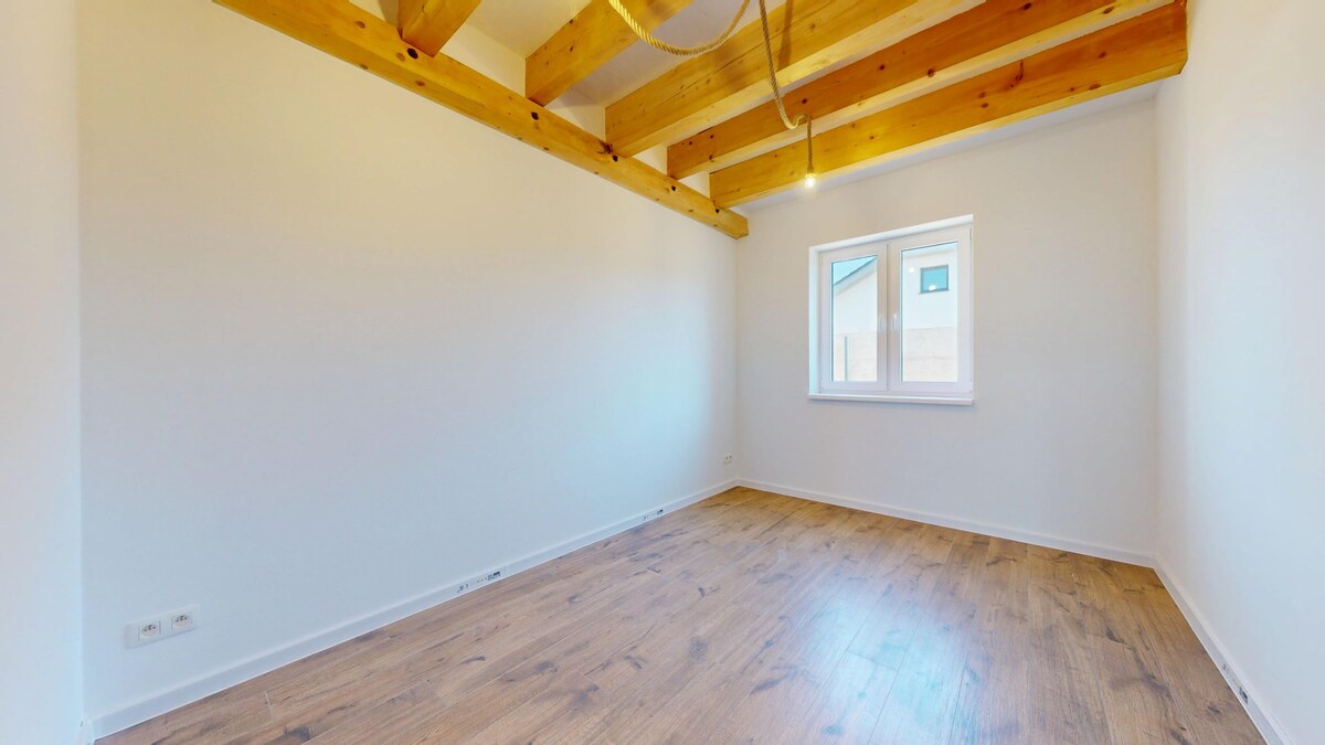 NOVOSTAVBA RODINNÉHO DOMU + OBYTNÉ PODKROVIE- úžitková plocha 136 m2 — foto 8